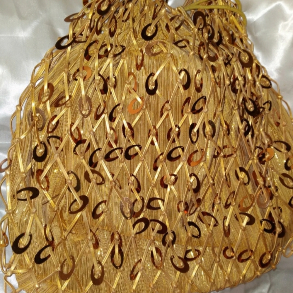 Sequin Bag in Shimmering Gold for that Special Occasion - Picture 6 of 12